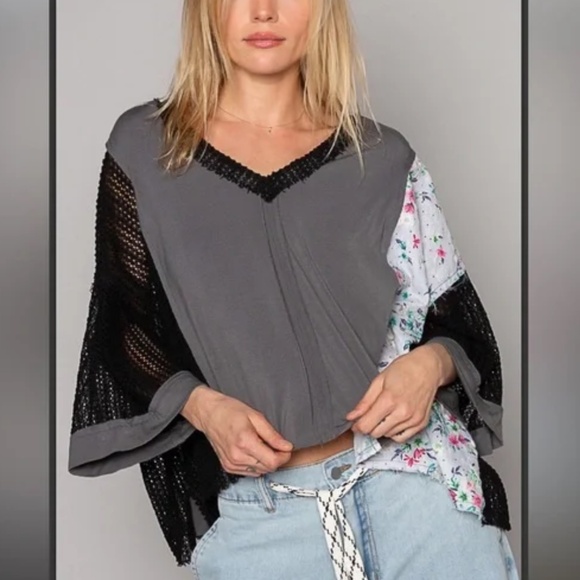 POL “ Ft Myers 3 “  POL V-Neck Crochet Detail  Floral Contrast Knit Top SR 10 - Picture 1 of 3